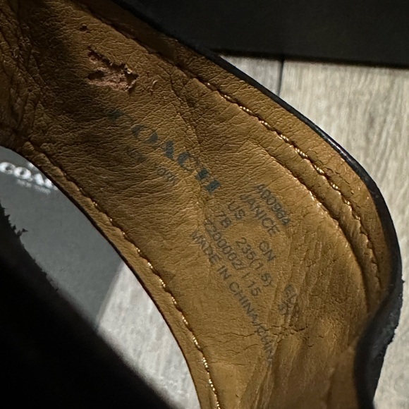 Never use COACH JANICE FLIP FLOPS WEDGE HEEL IN BLACK AND GRAY size:7 A00964 - Picture 4 of 8